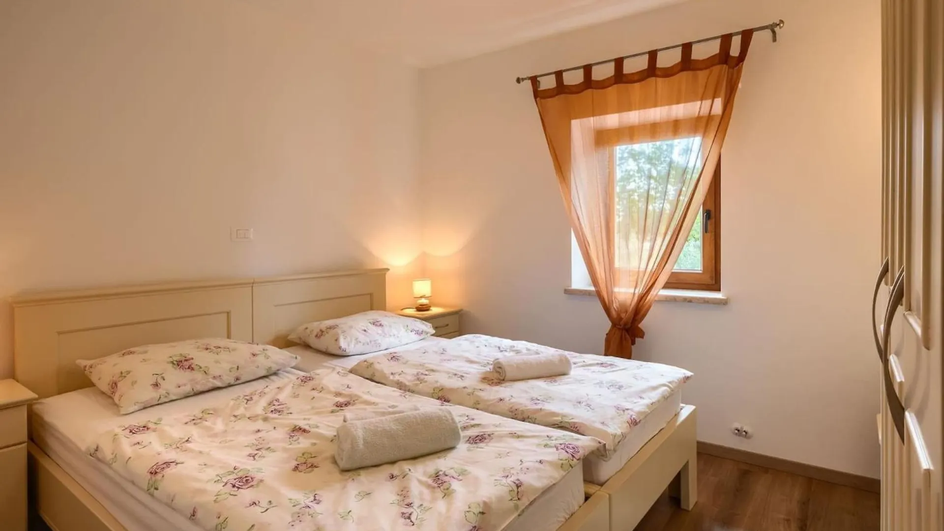 Rustic Villa Casa Mate With 2 Bedrooms In Tinjan Kringa