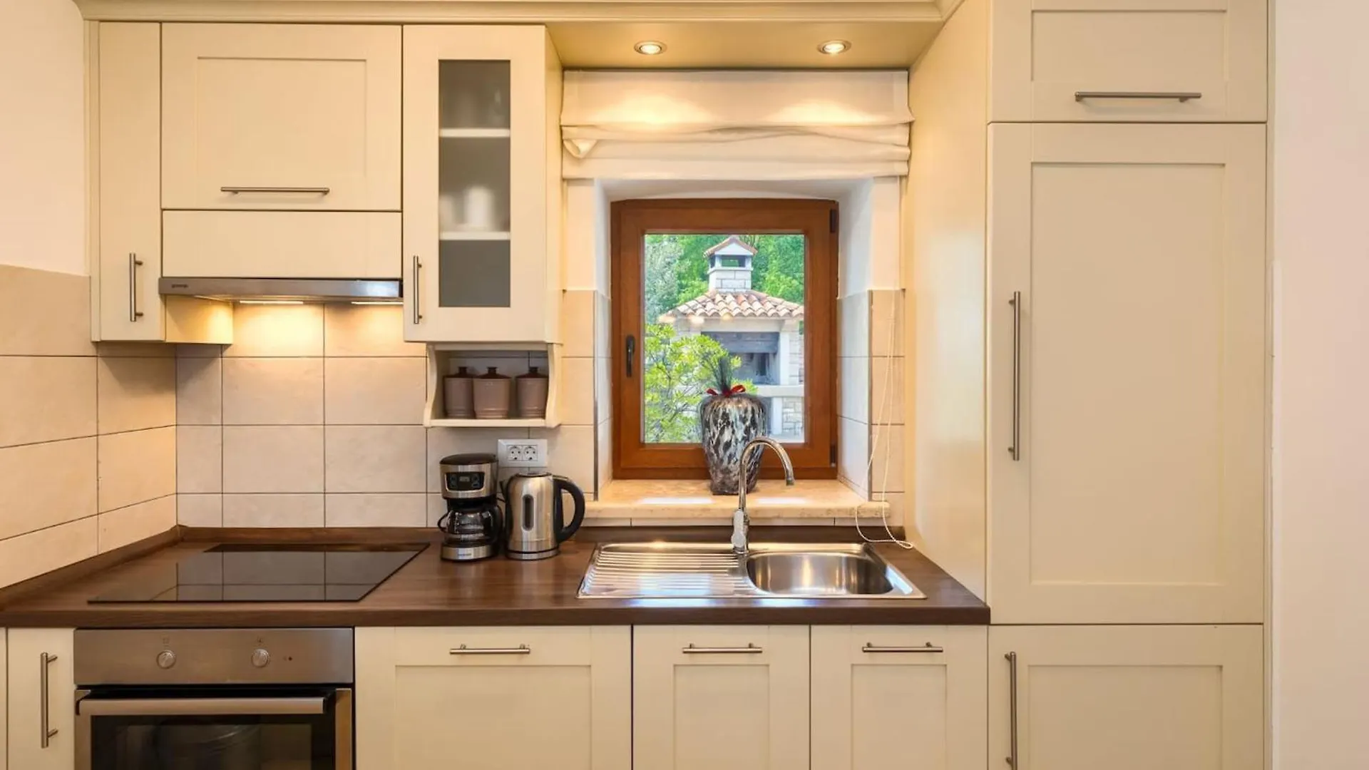 Rustic Villa Casa Mate With 2 Bedrooms In Tinjan Kringa Croatia