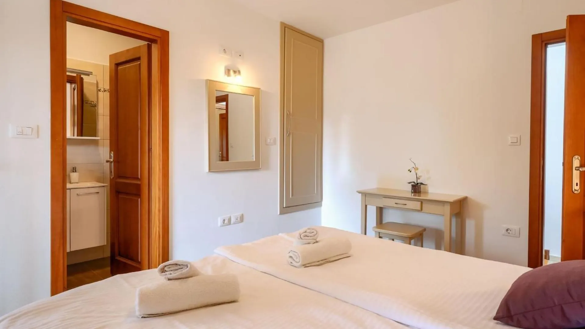 Rustic Villa Casa Mate With 2 Bedrooms In Tinjan Kringa